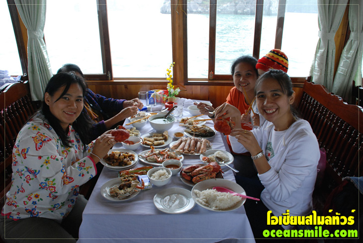 อาหารบนเรืออ่าวฮาลอง ฮาลองเบย์ 