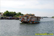 ทัวร์เวียดนาม : ล่องเรือแม่น้ำหอม