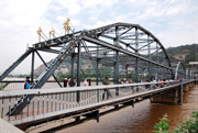 สะพานแรกแม่น้ำเหลือง